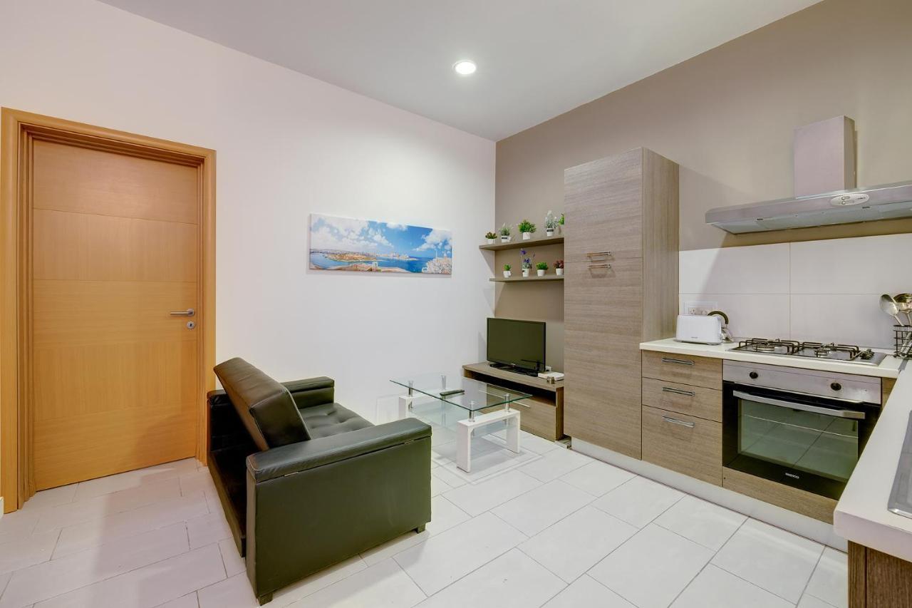 Modern 1Br Maisonette Steps From The Promenade سليمة المظهر الخارجي الصورة