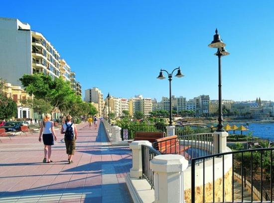 Modern 1Br Maisonette Steps From The Promenade سليمة المظهر الخارجي الصورة