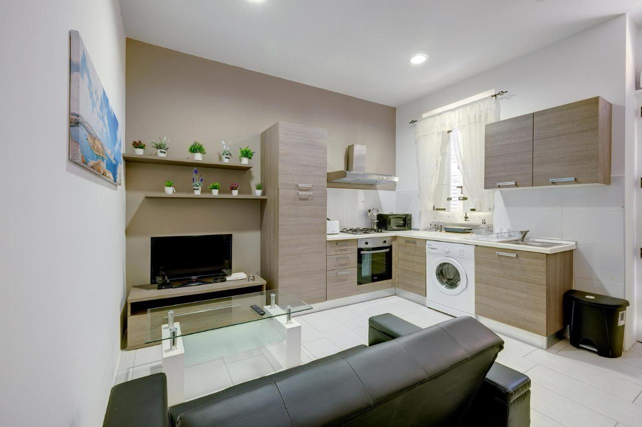 Modern 1Br Maisonette Steps From The Promenade سليمة المظهر الخارجي الصورة