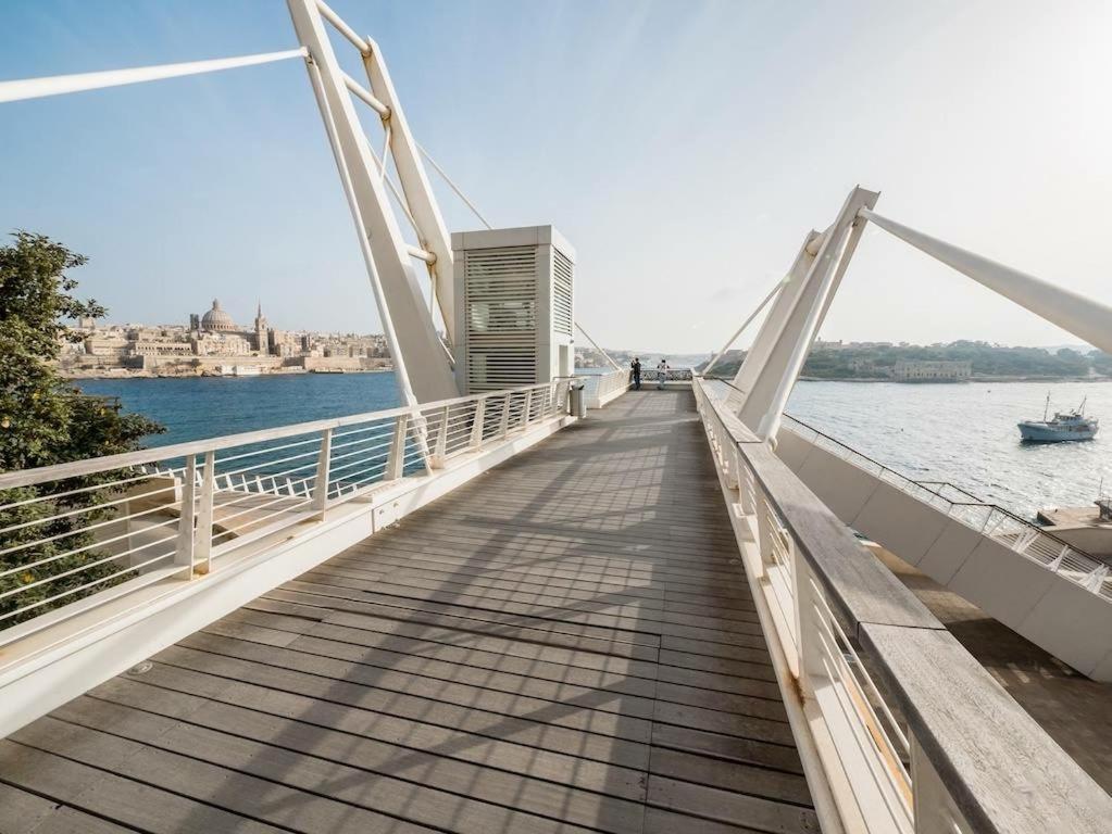 Modern 1Br Maisonette Steps From The Promenade سليمة المظهر الخارجي الصورة