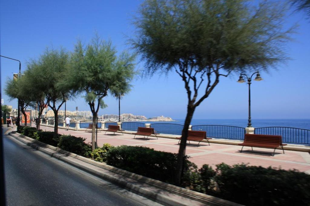 Modern 1Br Maisonette Steps From The Promenade سليمة المظهر الخارجي الصورة